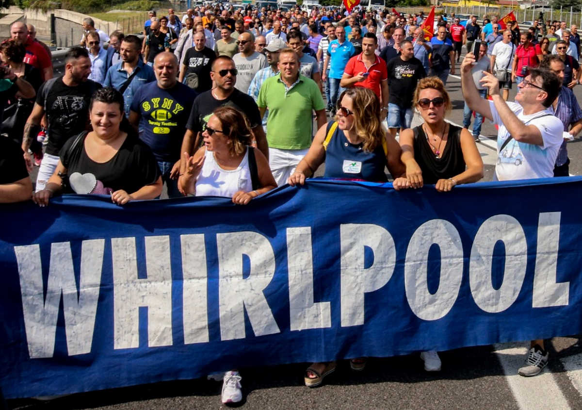 Whirlpool, vicolo cieco: l'azienda vuole chiudere l'impianto di Napoli