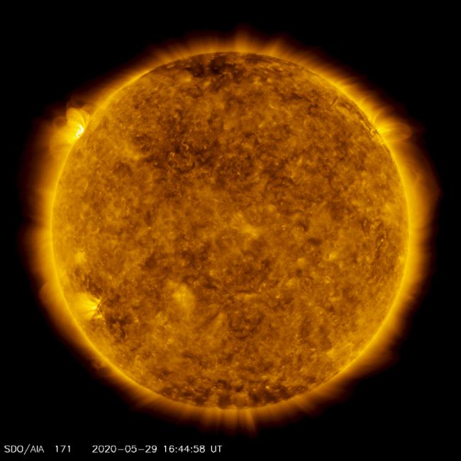 Brillamento di classe M1 sul Sole: la nostra stella si sta risvegliando?