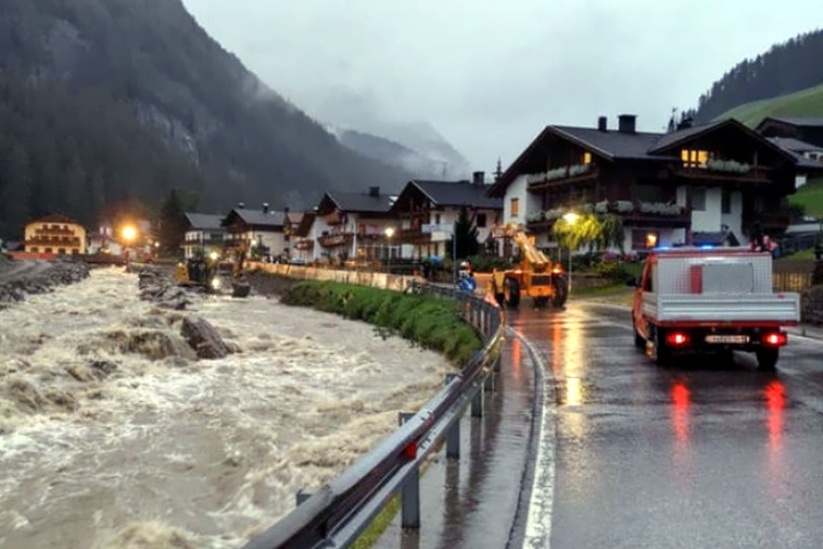 Meteo (ancora una volta) impazzito al Nord Italia: pioggia, grandine e tornadi