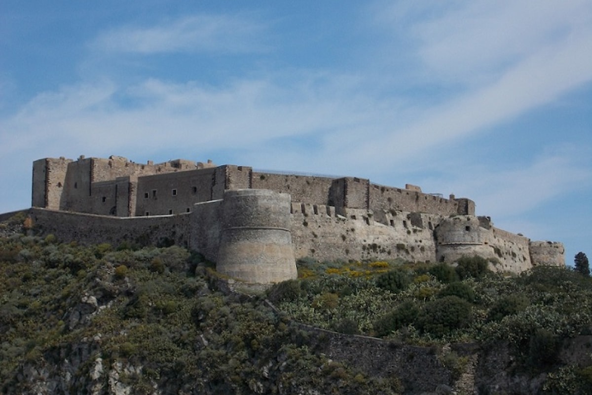 Milazzo (ME) - Ripresi i lavori di consolidamento della parete rocciosa del Castello