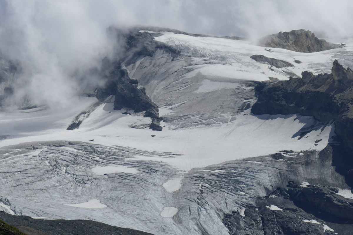 Quattromila metri - Ennesimo gravissimo incidente di montagna