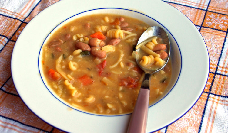 PASTA E FAGIOLI, LA TRADIZIONE PIÙ DIFFUSA E PROFUMATA