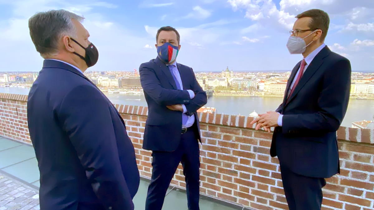 Salvini risponde a Giorgetti incontrando Morawiecki e Orban