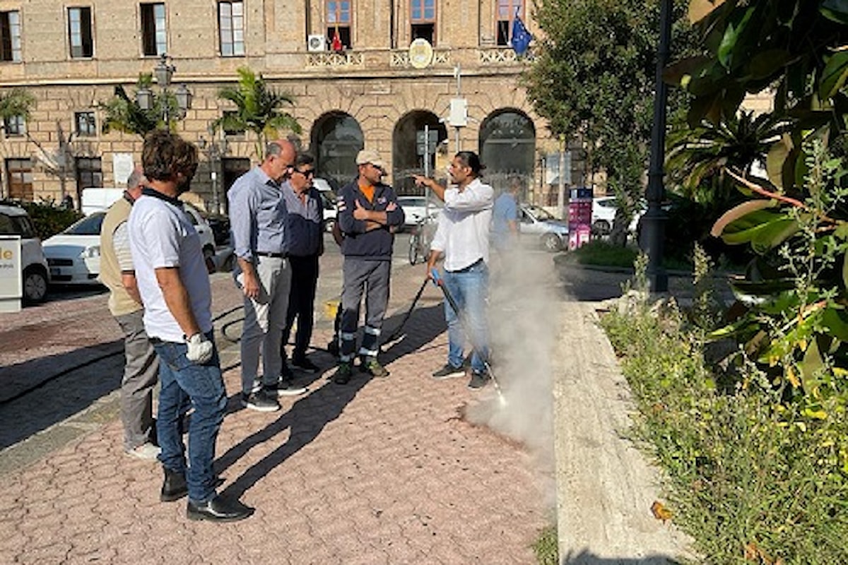 Milazzo (ME) - Comune punta sul vapore per vincere la battaglia contro le erbe infestanti