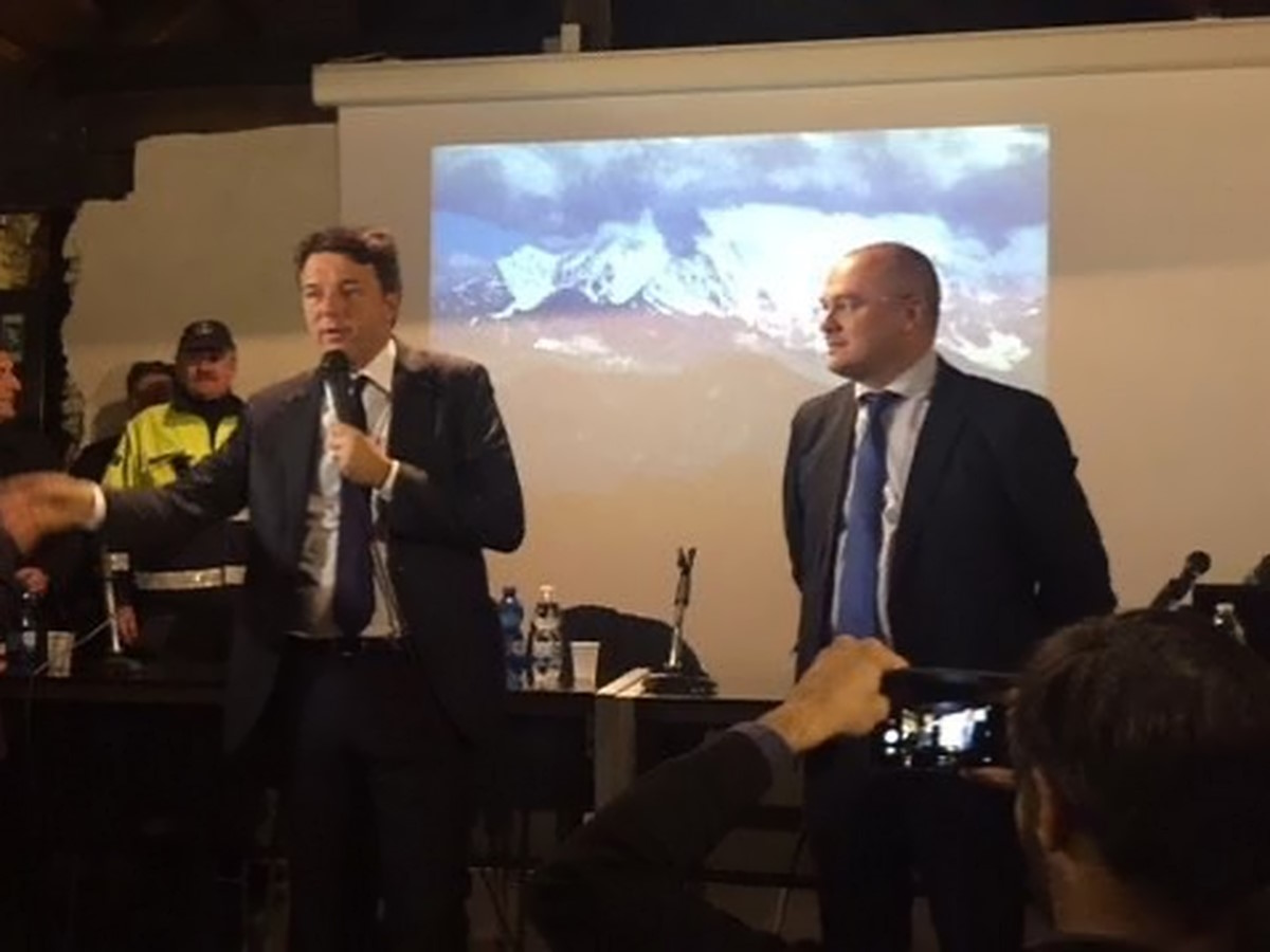 Il senatore dem Enrico Borghi si getta tra le braccia di Renzi: evviva...