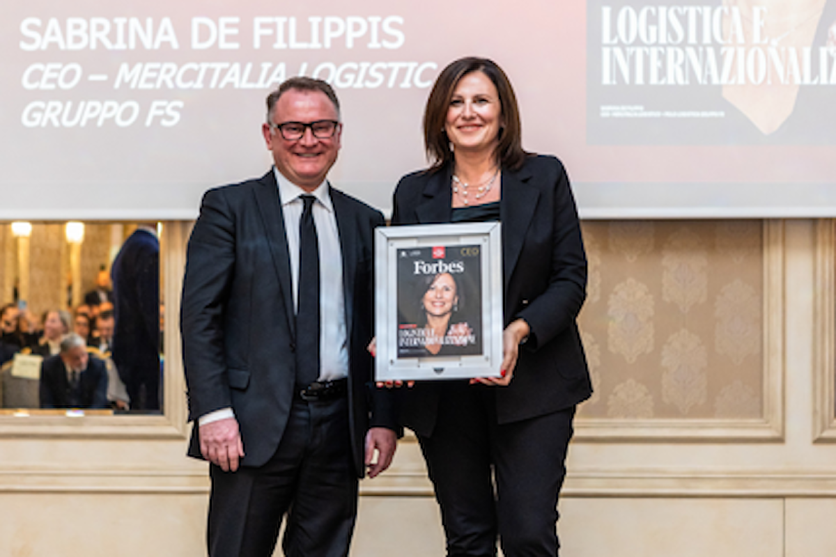 CEO Italian Awards 2023: Sabrina De Filippis premiata nella categoria logistica