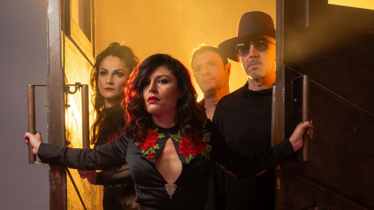 Giusy Ferreri: il 26 aprile uscirà, in radio ed in digitale, il nuovo singolo “È La Verità”, con il super gruppo rock alternative Bloom
