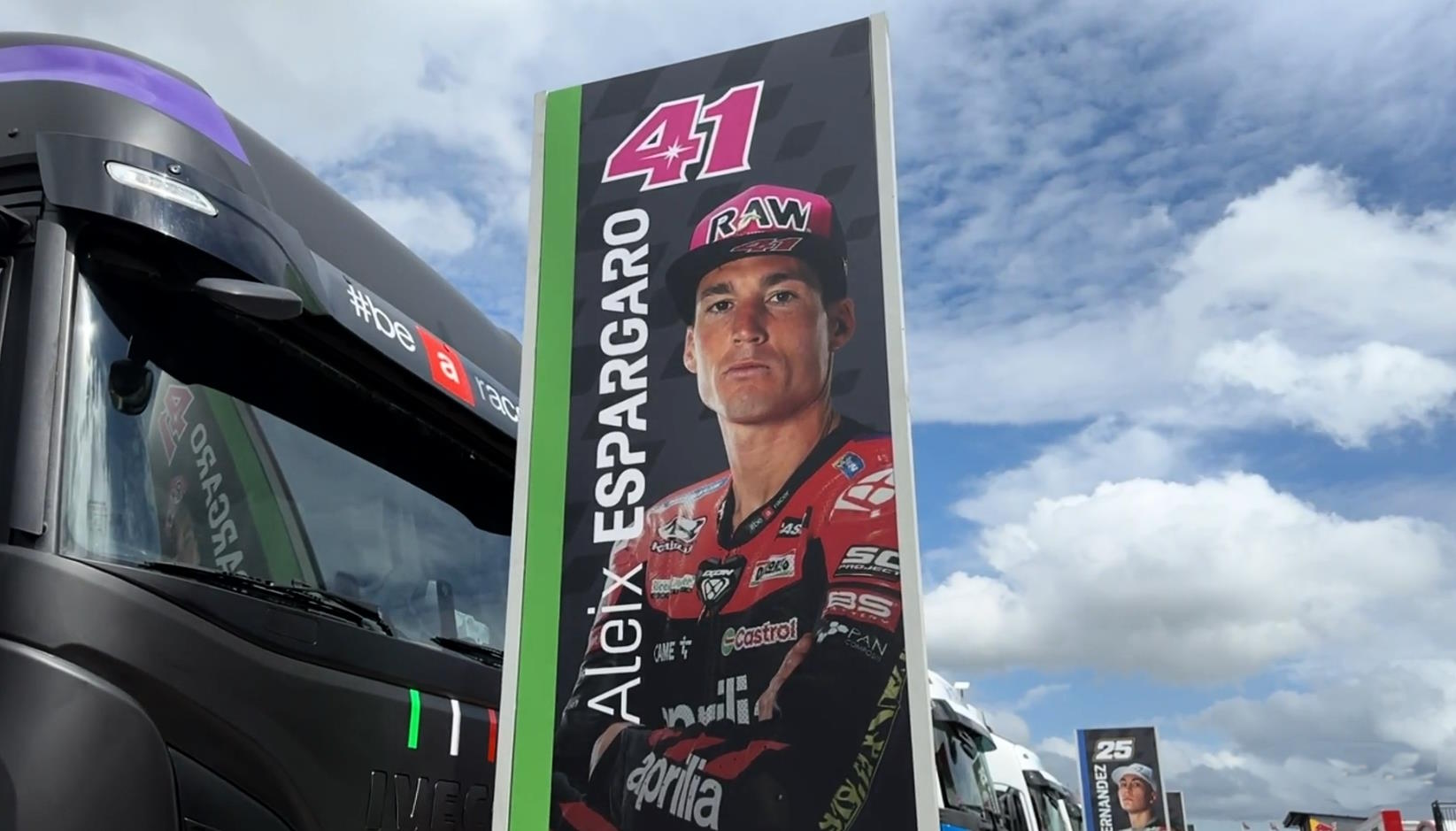 MotoGP 2024, a Silverstone Aleix Espargaro si prende la pole e il record del tracciato