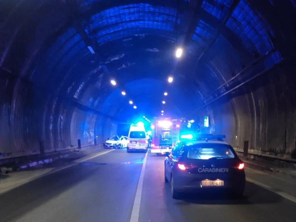 Catanzaro: Scontro tra auto e camion, il bilancio è di due vittime