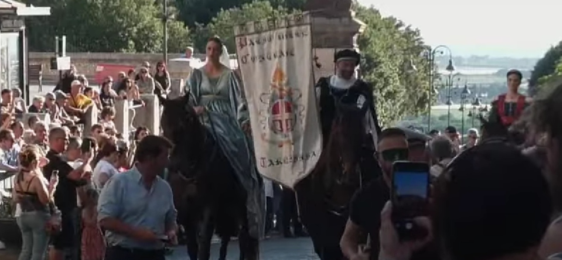 Tarquinia Palio dell’ Anello – La suggestiva e coinvolgente Rievocazione Storica del Corteo delle Contrade