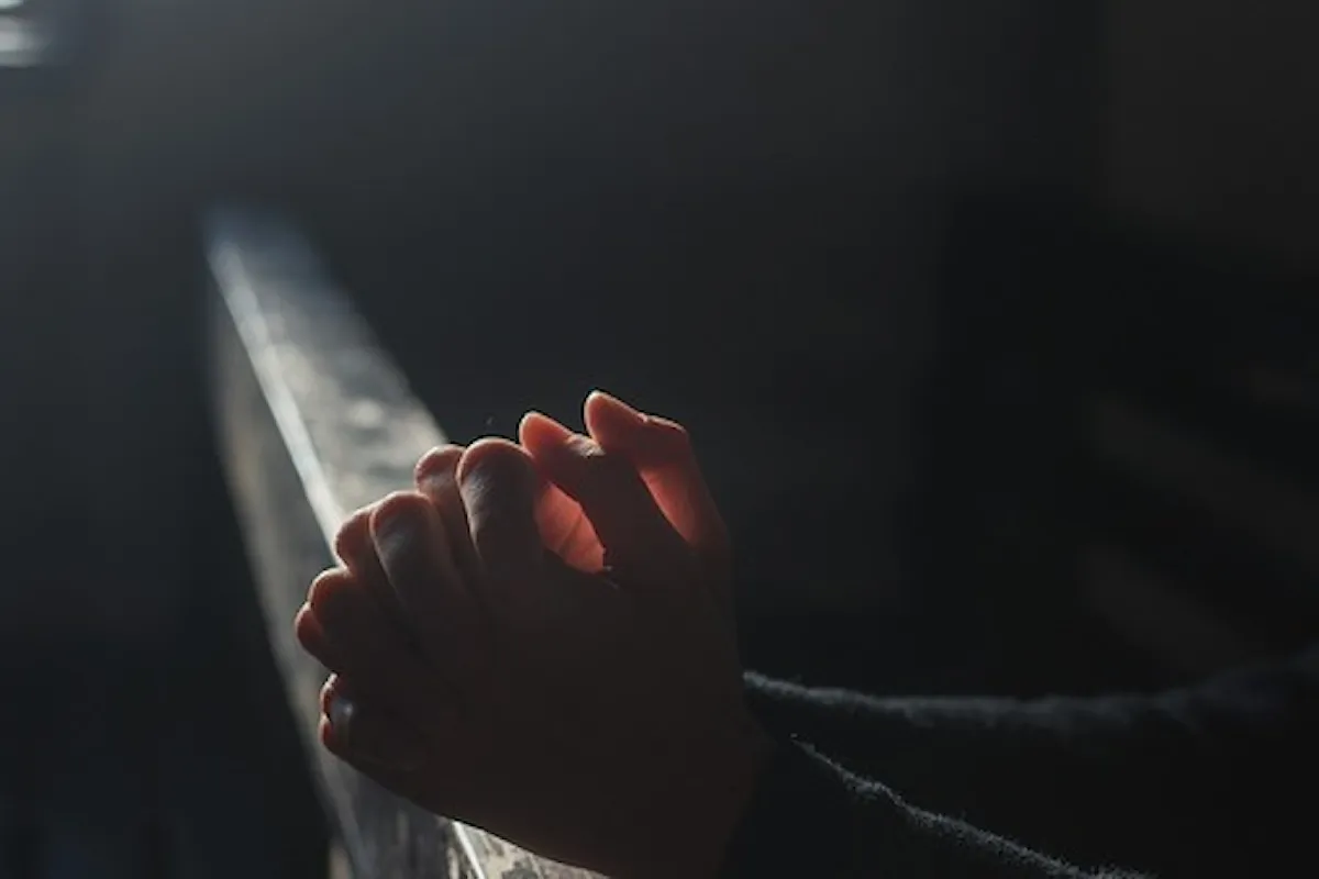 La decisione di don Tomas di dimettersi piuttosto che continuare a vivere una doppia vita apprezzata dai preti sposati