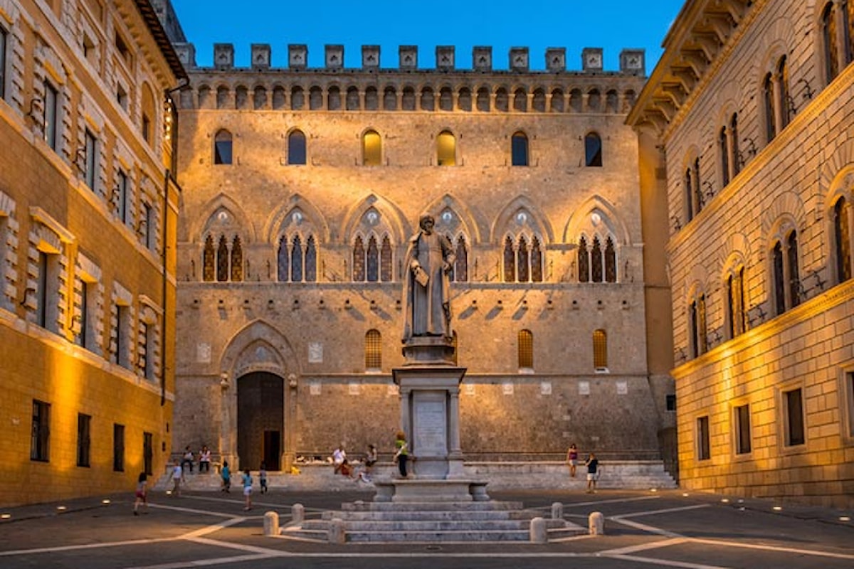 http://www.viverelatoscana.it/piazza-e-palazzo-salimbeni-di-siena/