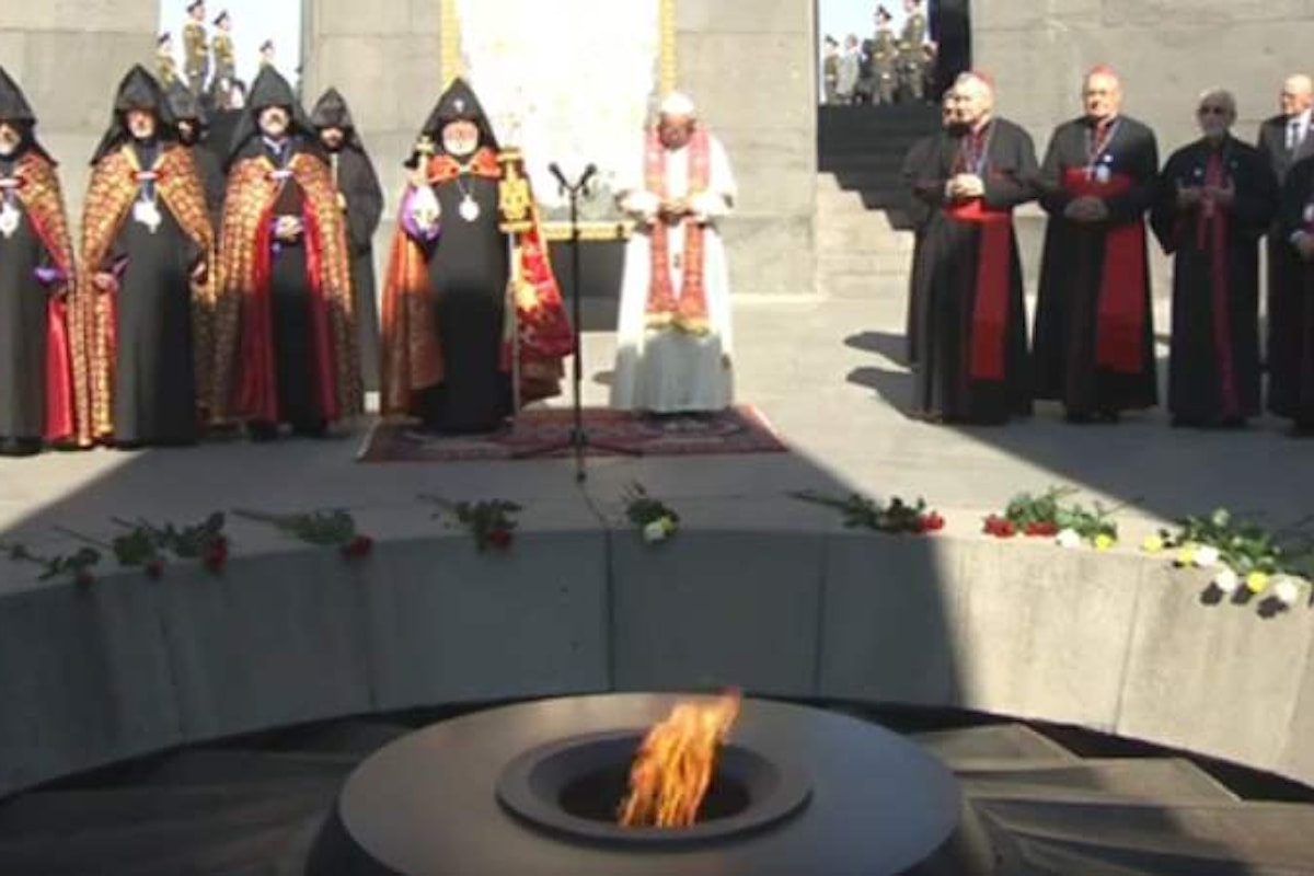 Papa Francesco visita il Memoriale di Tzitzernakaberd