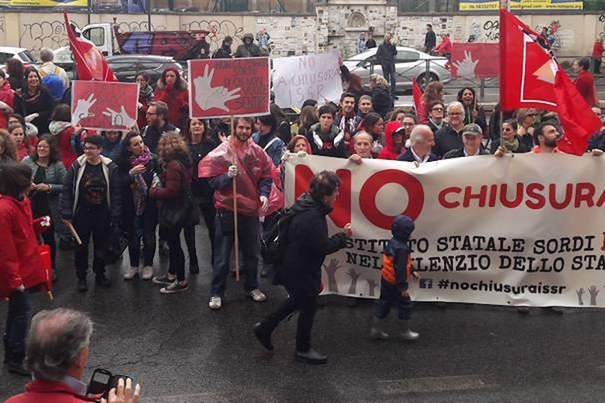 La protesta dell’ Istituto Statale per Sordi di Roma : “NO CHIUSURA ISSR”