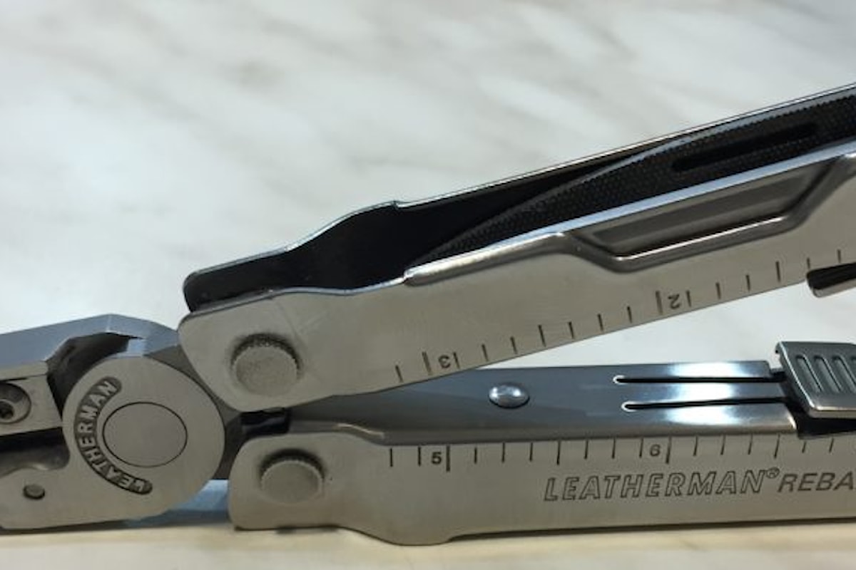 Recensiamo il multitool Leatherman Rebar