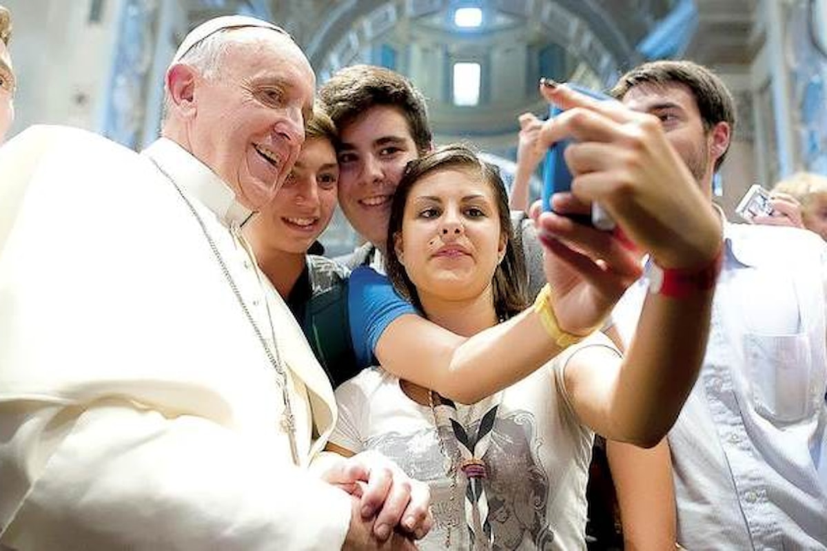 Papa Francesco e i social su web: solo l'ascolto, il dialogo e l'uso responsabile del linguaggio possono dar vita a delle vere comunità