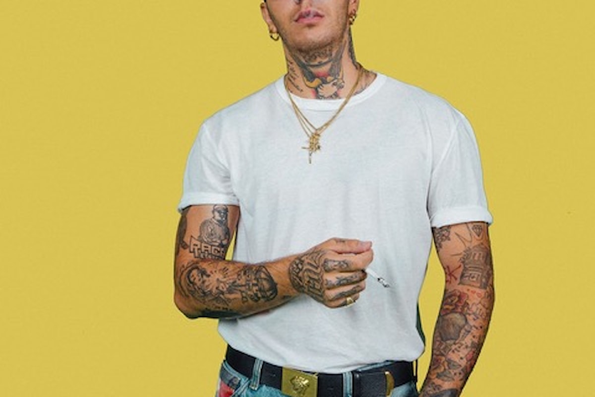 Emis Killa fa muovere l'estate in collaborazione con Level Up Milano