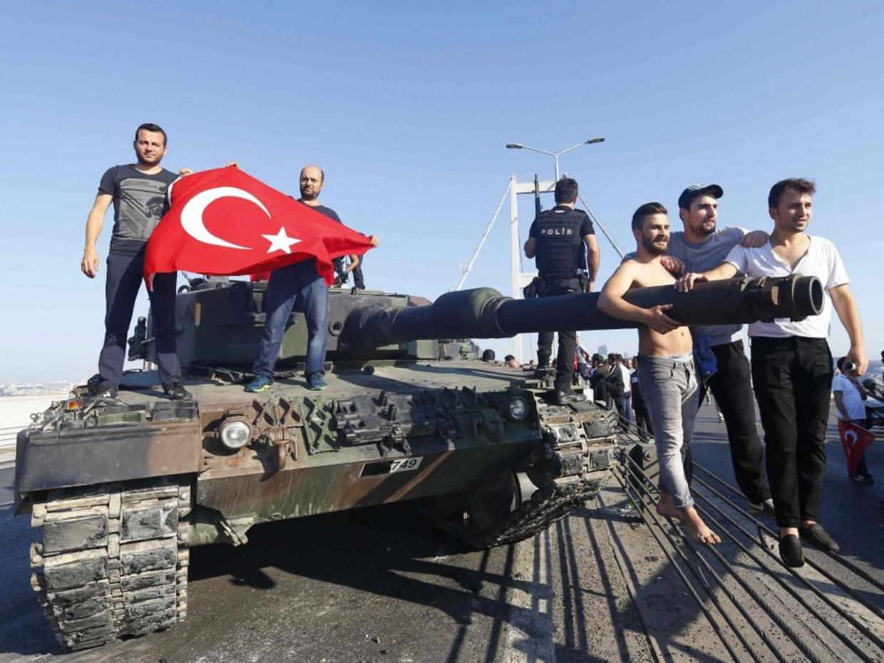 Golpe in Turchia: F-16 ribelli affiancarono l'aereo di Erdogan, ma non aprirono il fuoco