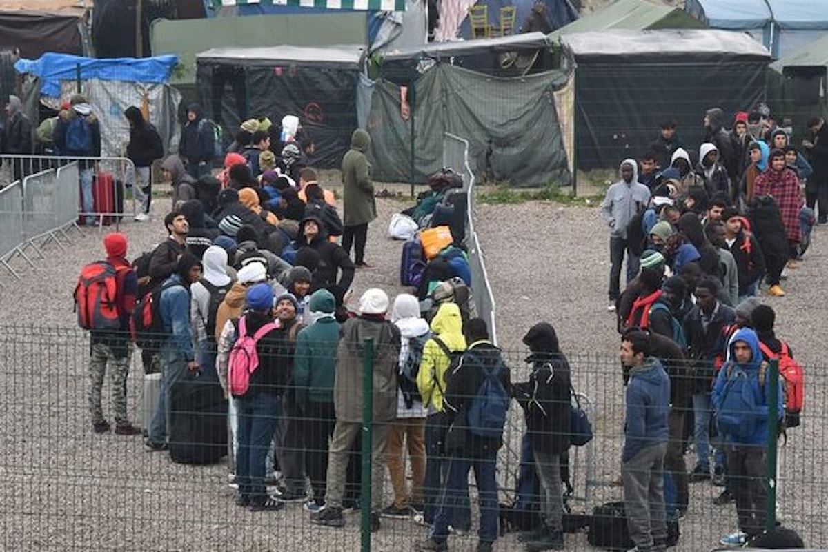 In corso le operazioni di evacuazione della Giungla di Calais