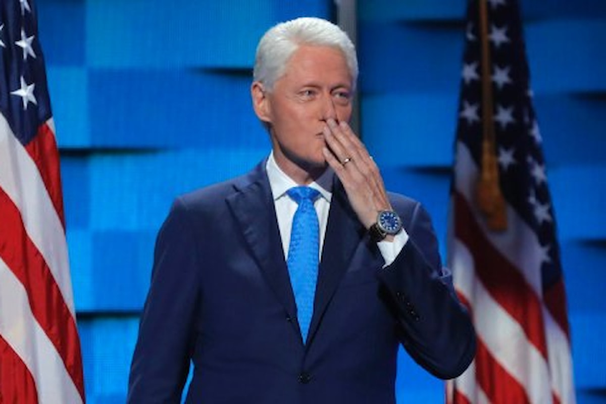 Con amore, Bill! Clinton racconta ai delegati la favola di Hillary