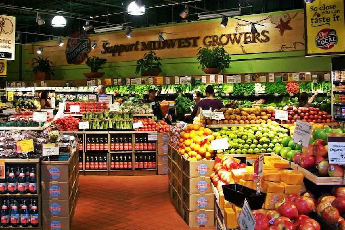 Amazon acquista Whole Foods Market, un fruttivendolo da 13,7 miliardi di dollari